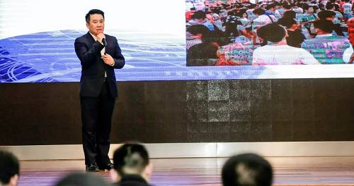 劉麗柱分析，現下電影行業痛點有四：“一是熱衷資本套現，推高IP和明星價格，擾亂行業生態。投資人血本無歸；二是優質內容供應不足，產品質量難以保證，新銳導演沒有機會；三是明星粉絲經濟失效，高投入卻無法帶來好作品；四是明星片酬過高。”